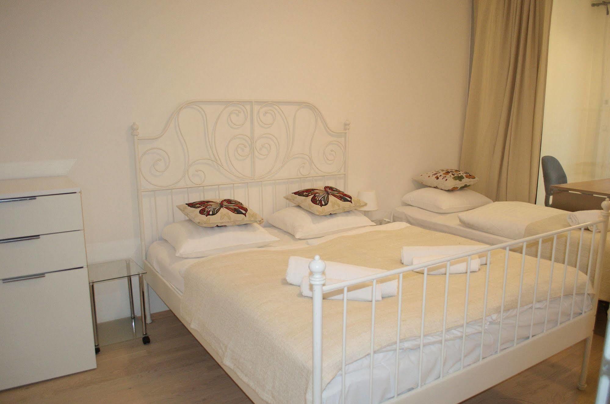 Enjoy In Garden Apartment Prague Exterior photo