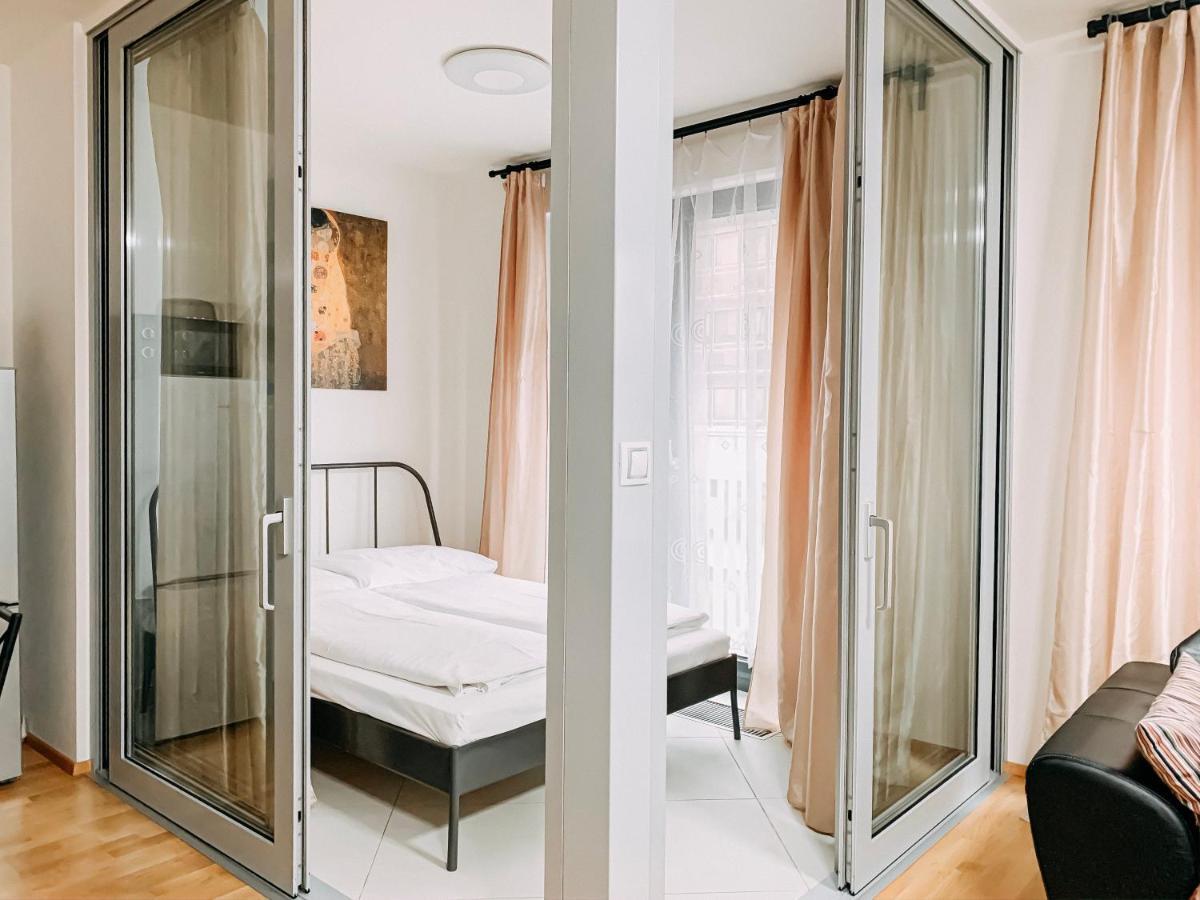 Enjoy In Garden Apartment Prague Exterior photo